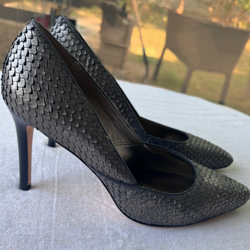 Women’s Johnson & Murphy’s Gray Snake Skin Dress Shoes 3” Heels Pumps